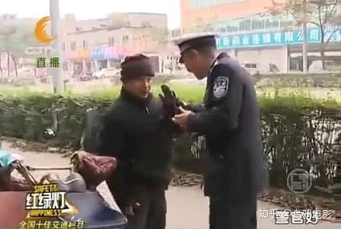 毛線(xiàn)帽遇上大蓋帽