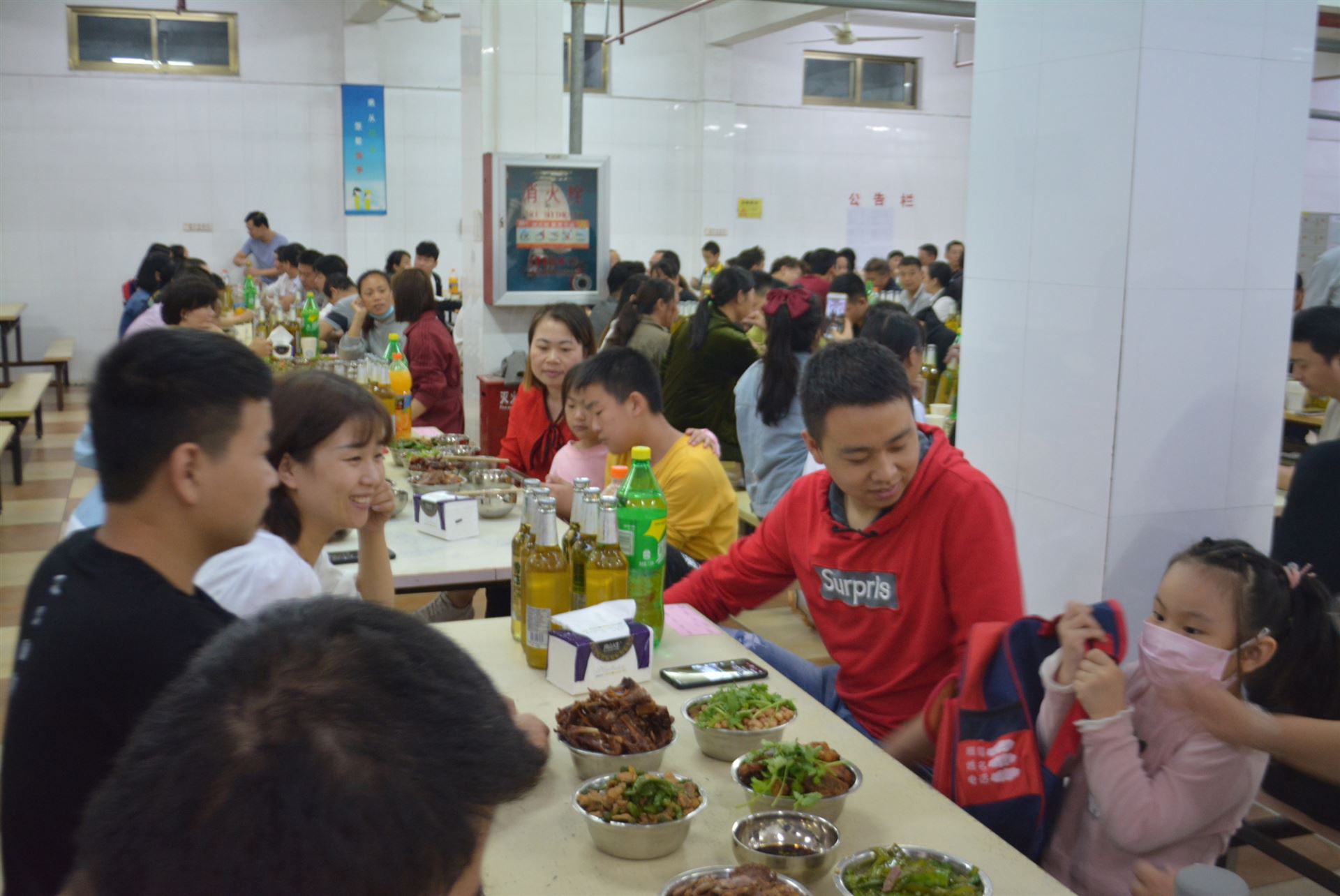 帽廠(chǎng)員工喜迎中秋國慶雙節