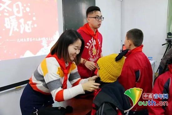 捐贈帽子的工藝活動(dòng)