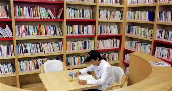 在圖書(shū)館戴的帽子